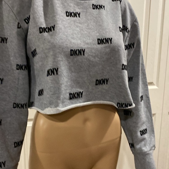 DKNY - Cropped sweater with black logo print Sz M - Picture 12 of 15